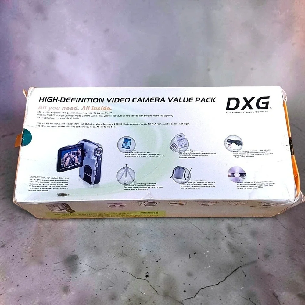 2009‎ DXG-579V HD High-Definition Digital Video Camera Val Pack Silver Camcorder